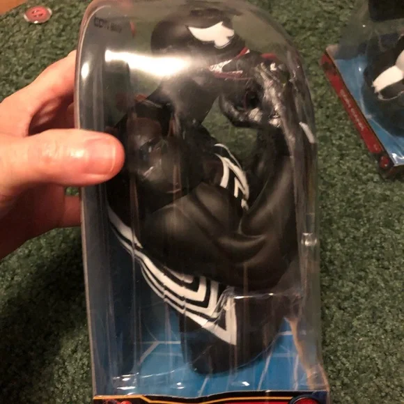 VENOM COIN BANK - Picture 4 of 6